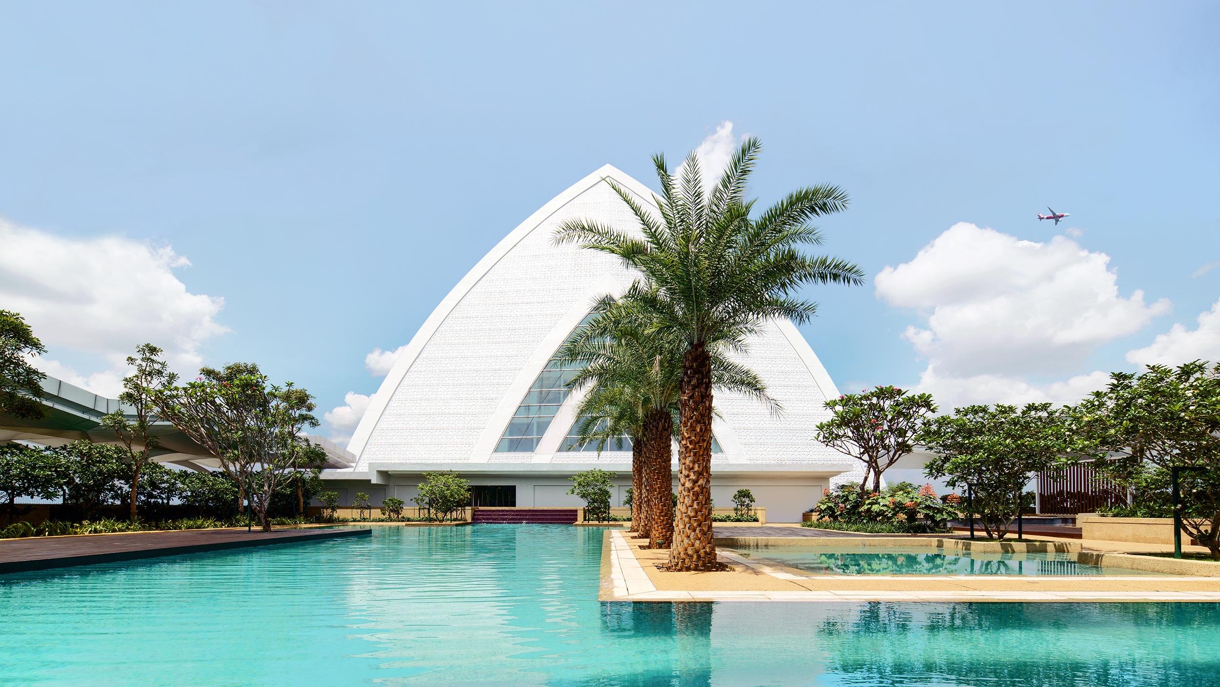 Movenpick Hotel & Convention Centre Klia Sepang Dış mekan fotoğraf The clubhouse at the World of Golf