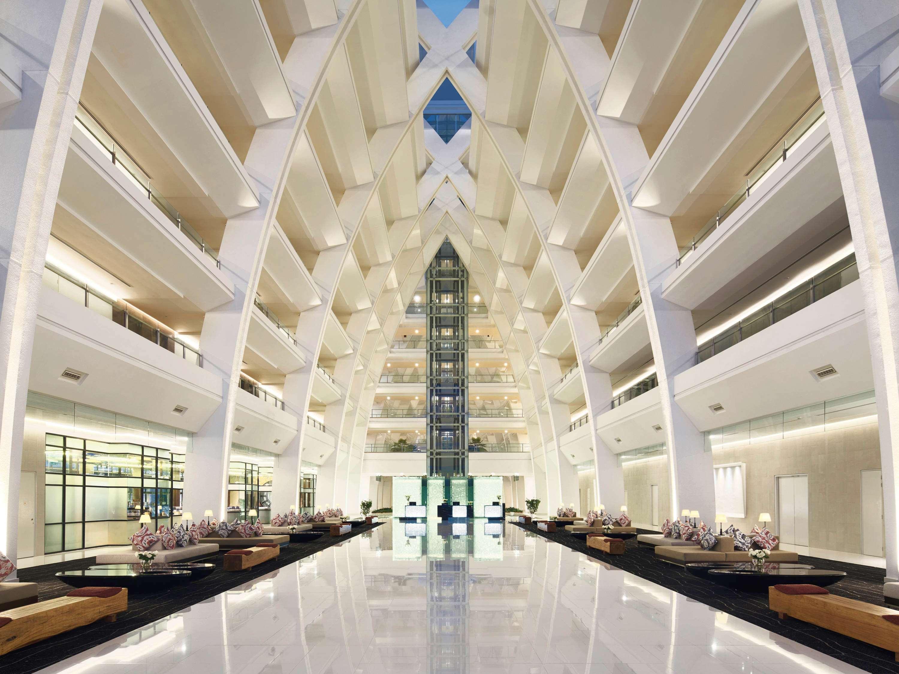 Movenpick Hotel & Convention Centre Klia Sepang Dış mekan fotoğraf The lobby of the hotel