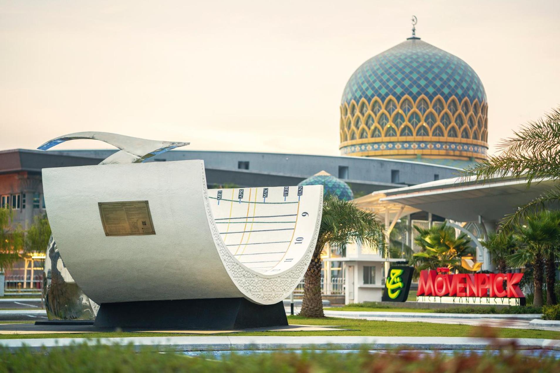 Movenpick Hotel & Convention Centre Klia Sepang Dış mekan fotoğraf The mosque at the university