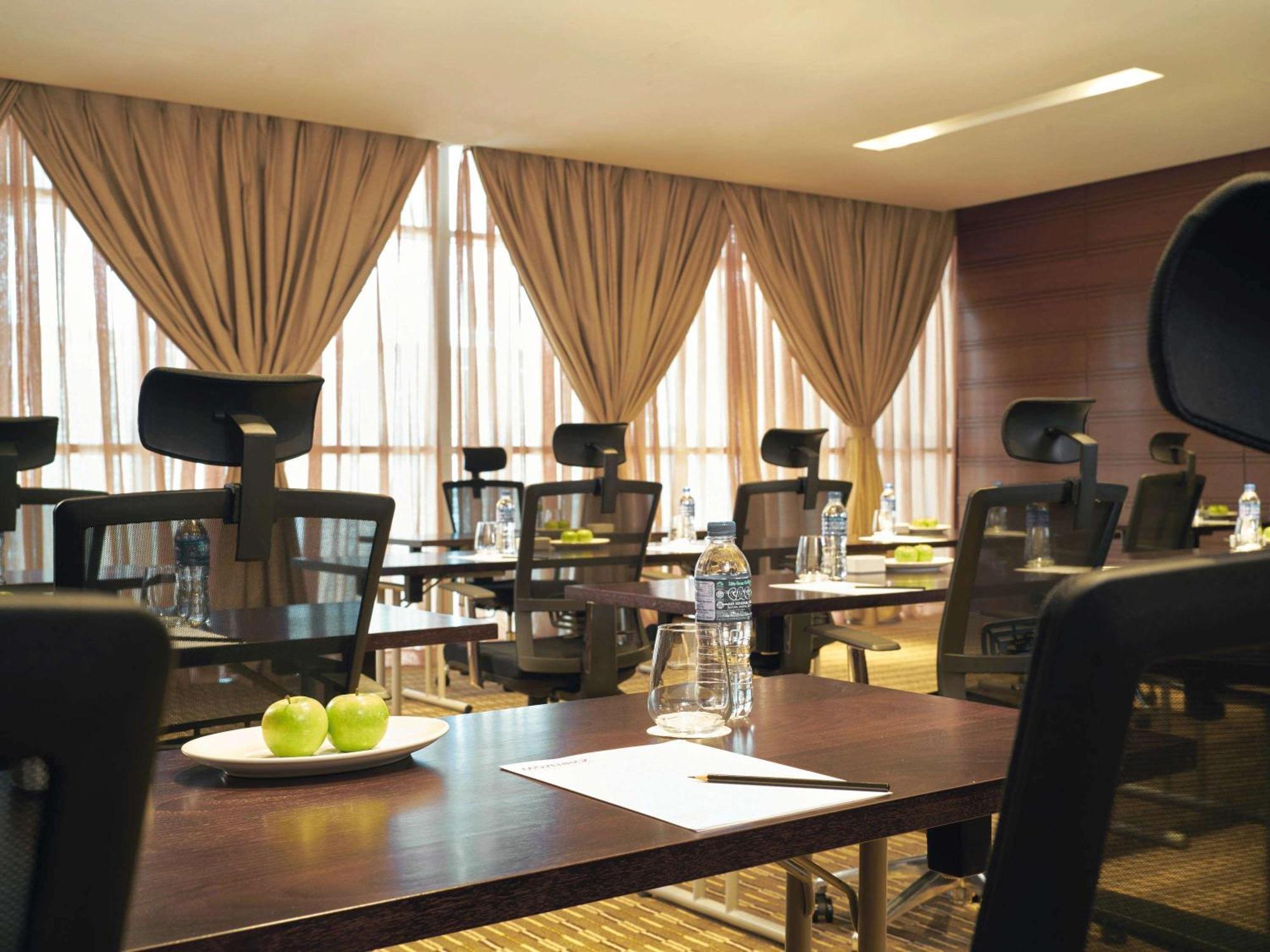 Movenpick Hotel & Convention Centre Klia Sepang Dış mekan fotoğraf Meeting room