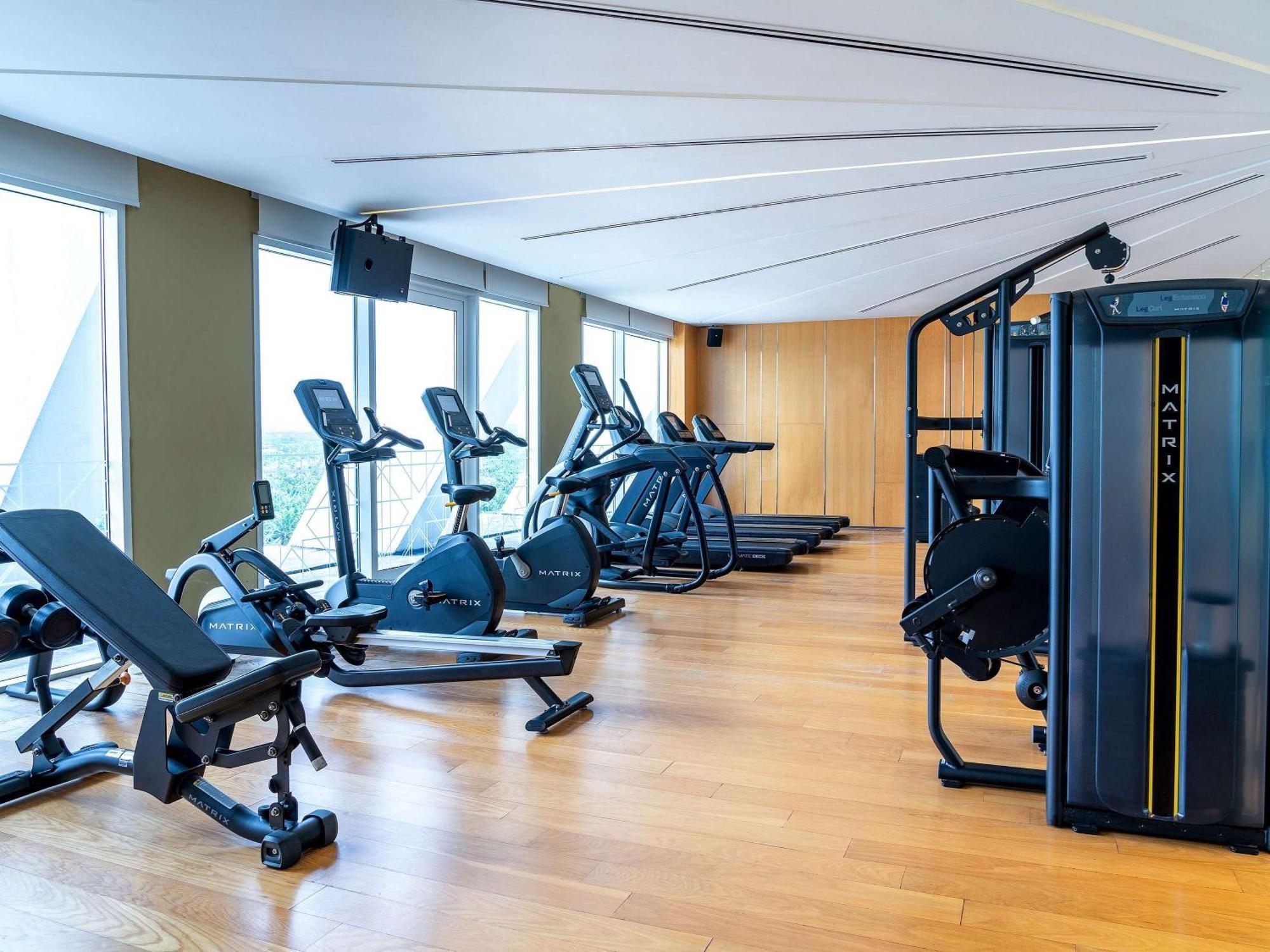 Movenpick Hotel & Convention Centre Klia Sepang Dış mekan fotoğraf A gym at a hotel