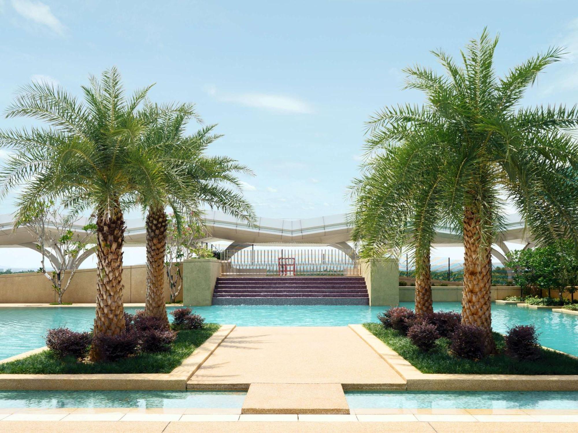 Movenpick Hotel & Convention Centre Klia Sepang Dış mekan fotoğraf The resort's swimming pool