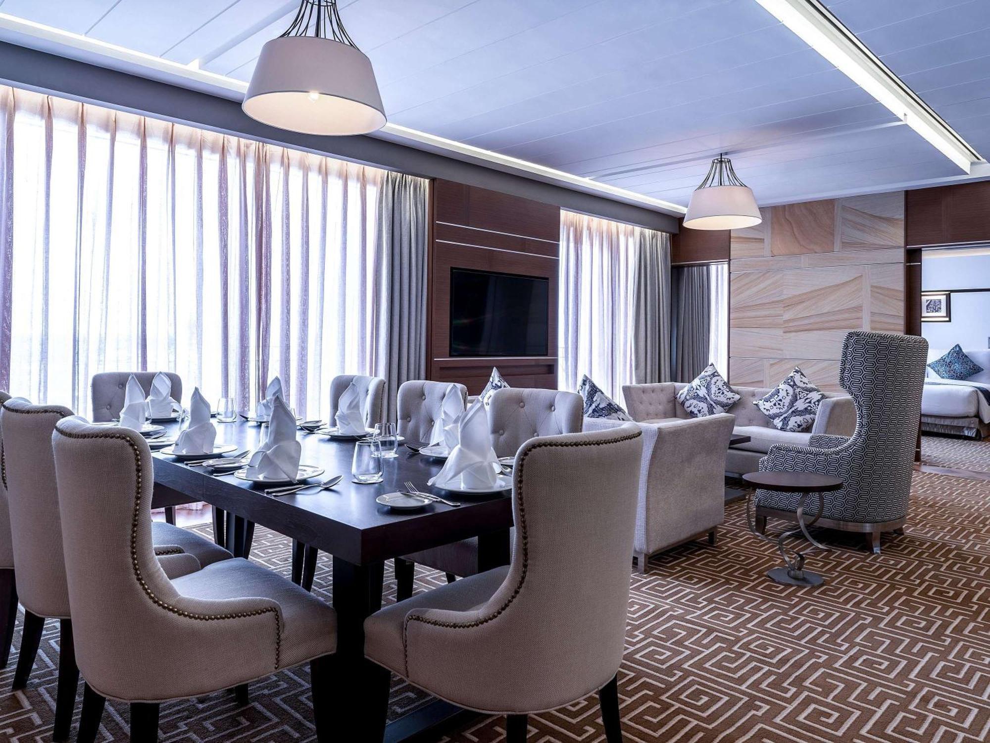 Movenpick Hotel & Convention Centre Klia Sepang Dış mekan fotoğraf The Royal Suite