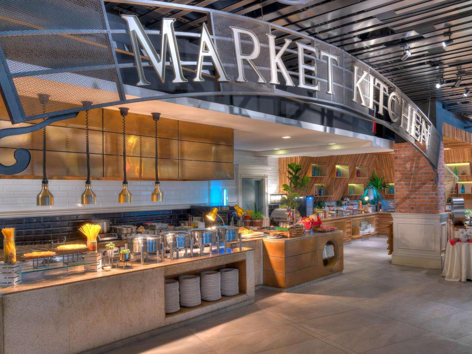 Movenpick Hotel & Convention Centre Klia Sepang Dış mekan fotoğraf Market Kitchen