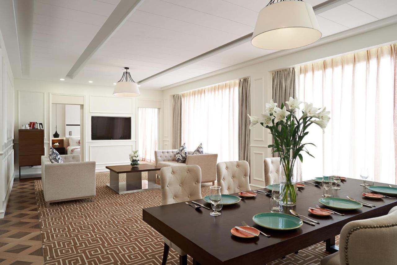 Movenpick Hotel & Convention Centre Klia Sepang Dış mekan fotoğraf A suite at the hotel