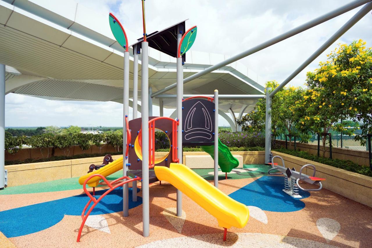 Movenpick Hotel & Convention Centre Klia Sepang Dış mekan fotoğraf Children's playground at the rooftop of the hospital